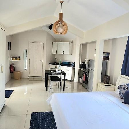 Lovely Studio Apartment With Views Of The Lagoon. Grand-Baie Kültér fotó